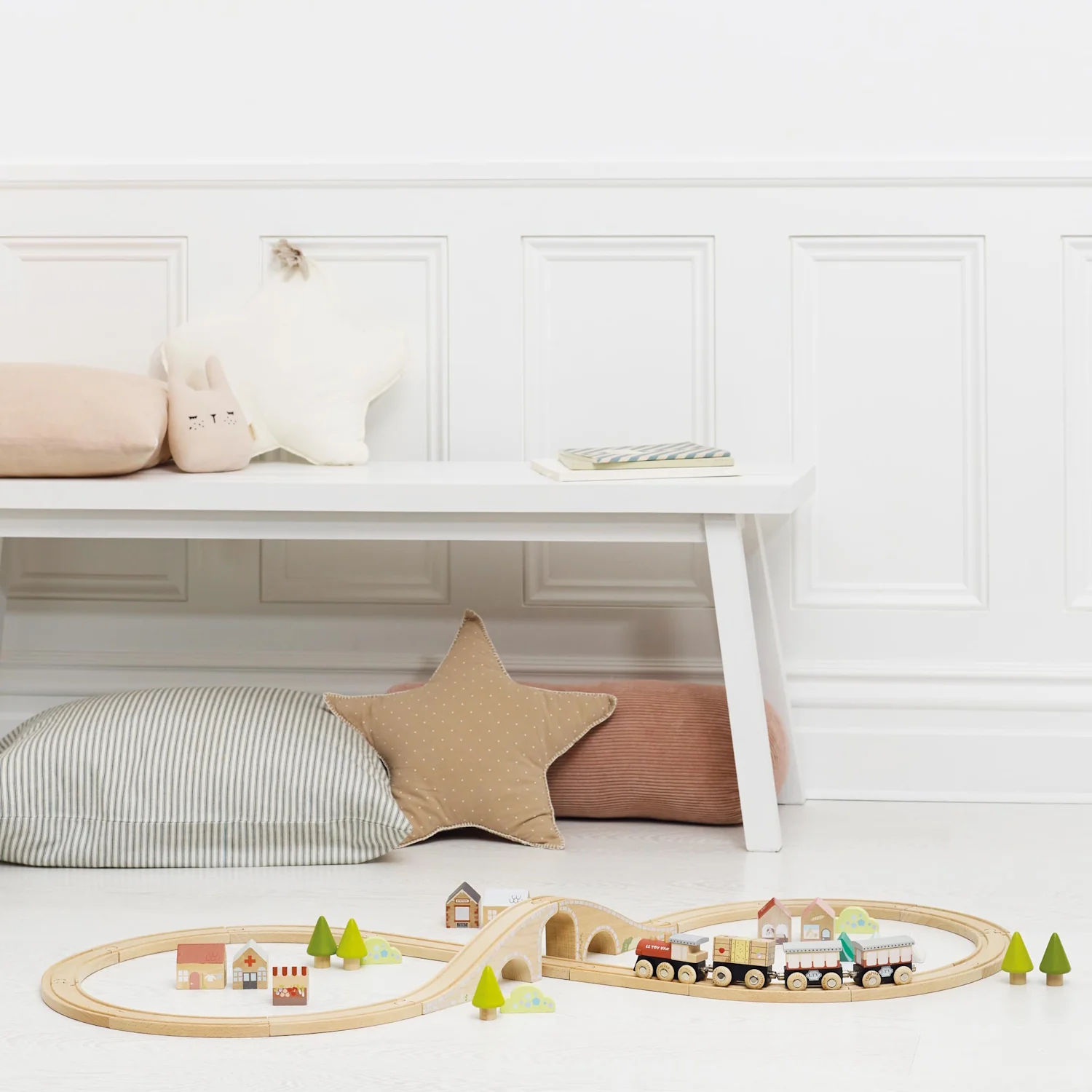 Figure of 8 Train Set - Image 7