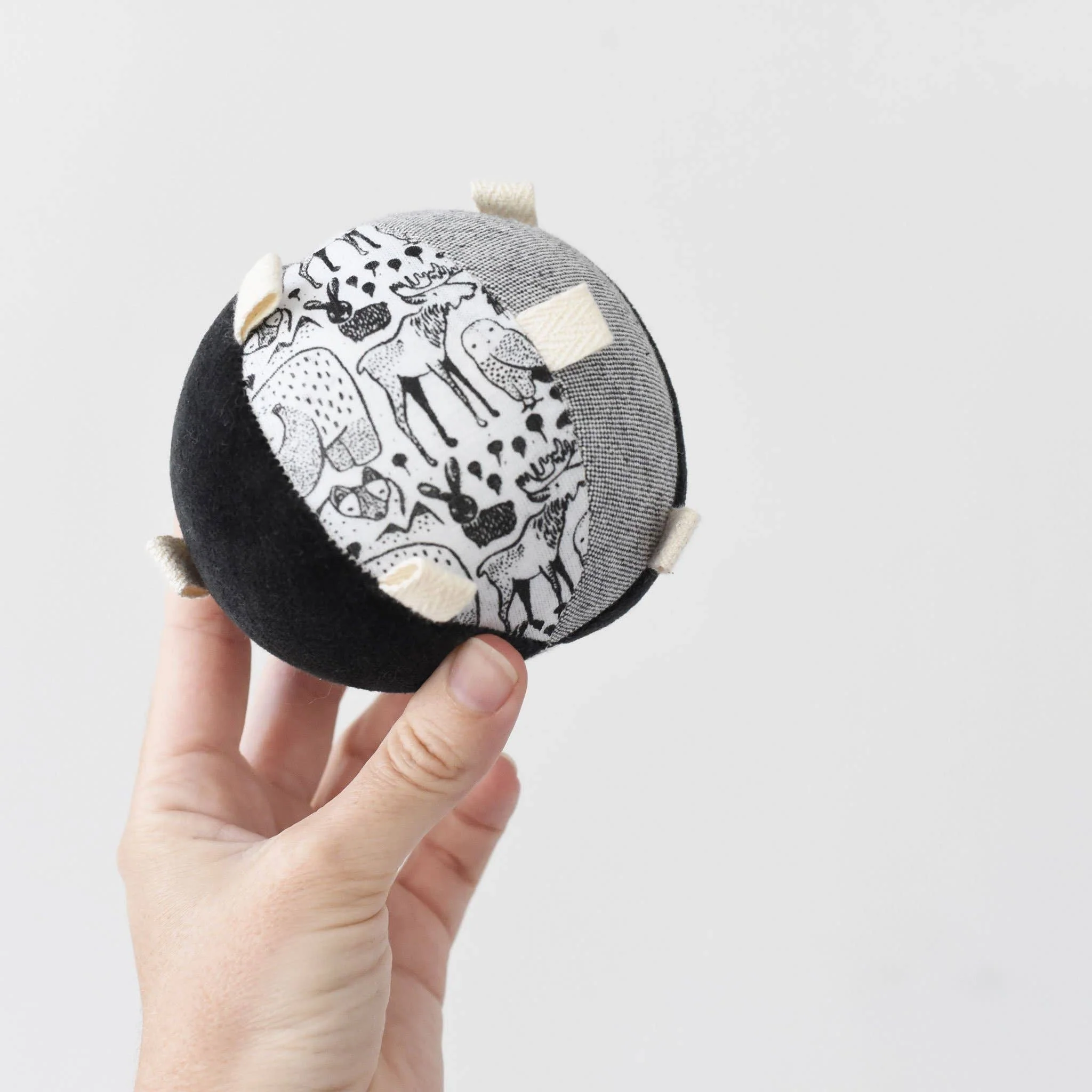 Taggy Ball with Rattle - Nordic - Image 3
